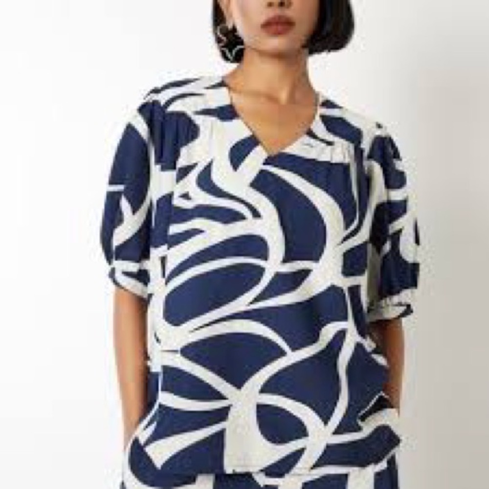 Escapada Navy and White Abstract Print Women's Top. Large